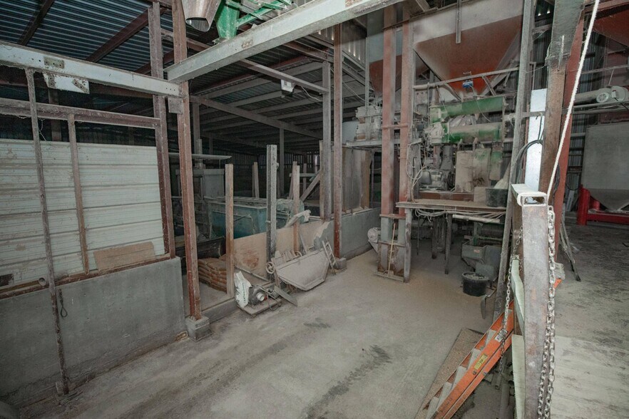 More Photos Of 9705 SE 1300th Rd, Humansville Industrial For Sale