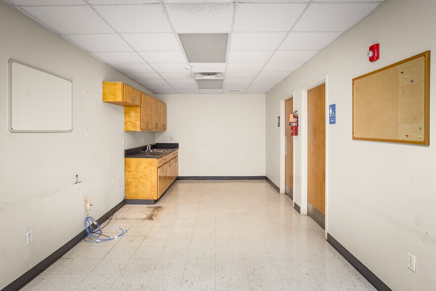 More Photos Of 502 S Court St, Florence Industrial For Sale