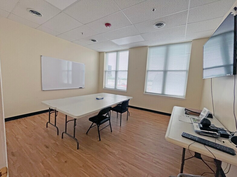 More Photos Of 60 Rogers St, Manchester Light Manufacturing For Sale