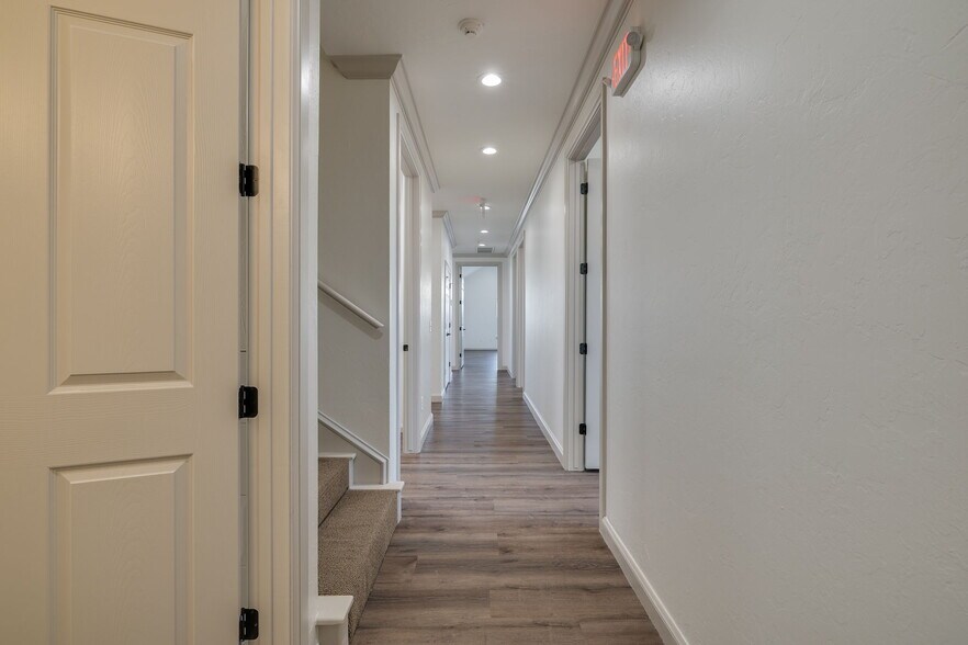 More Photos Of 201-203 E 10th St Plz, Edmond Office For Lease