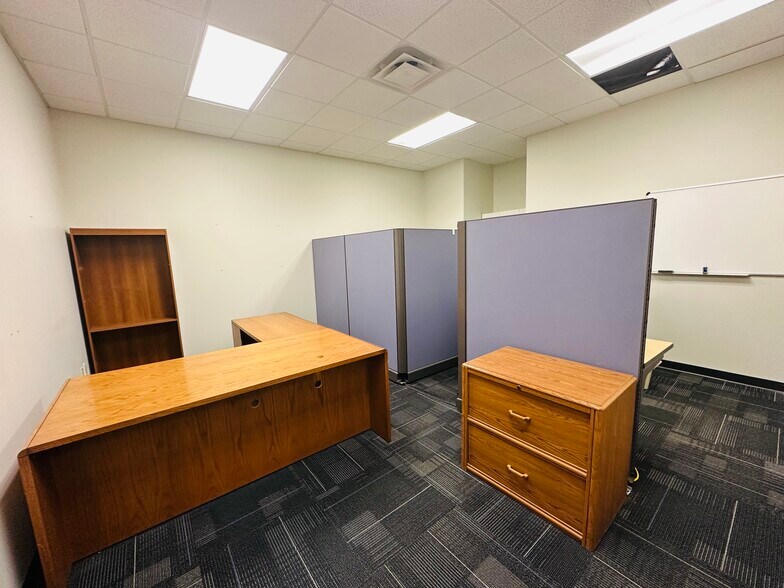More Photos Of 12276 San Jose Blvd, Jacksonville Coworking Space