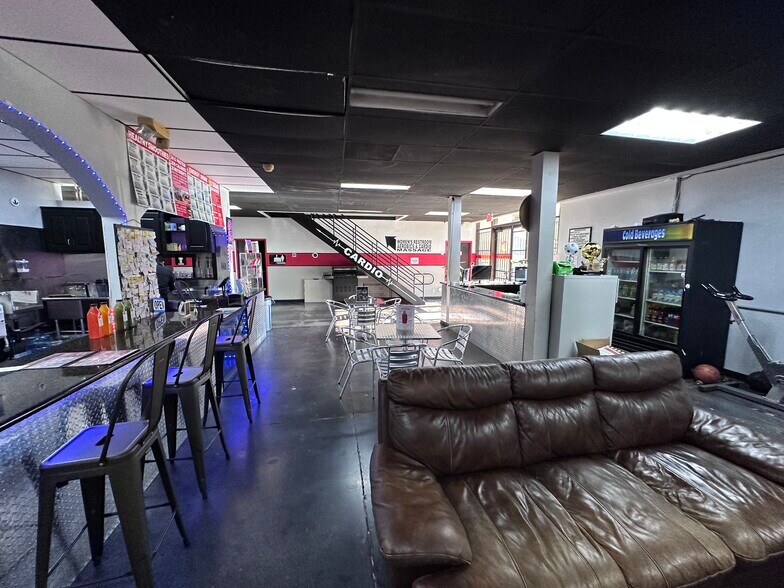 More Photos Of 3500 21st St, Bakersfield Health Club For Lease