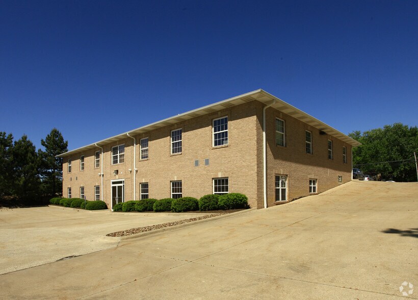 More Photos Of 18400 Pearl Rd, Strongsville Office For Lease