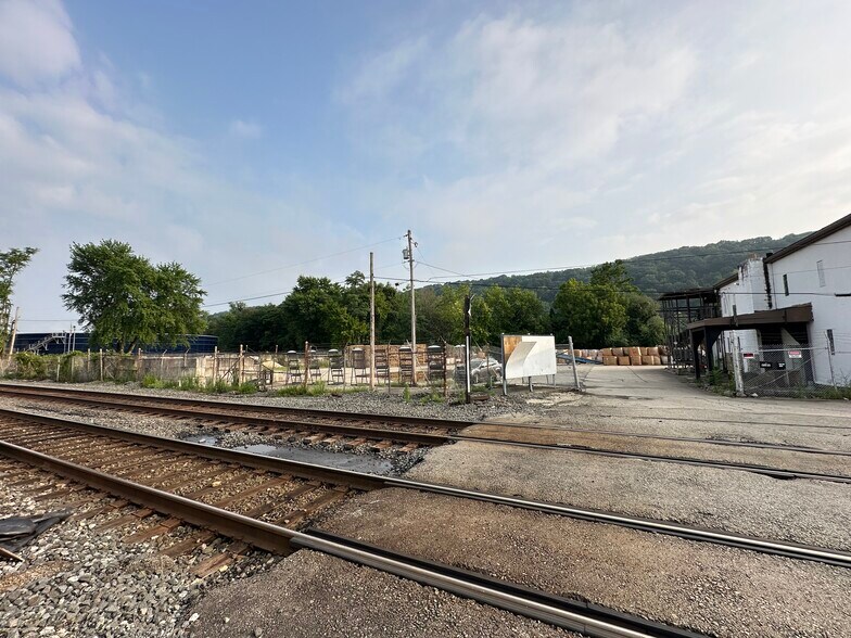 More Photos Of 1101 Railroad St, Monongahela Warehouse For Sale