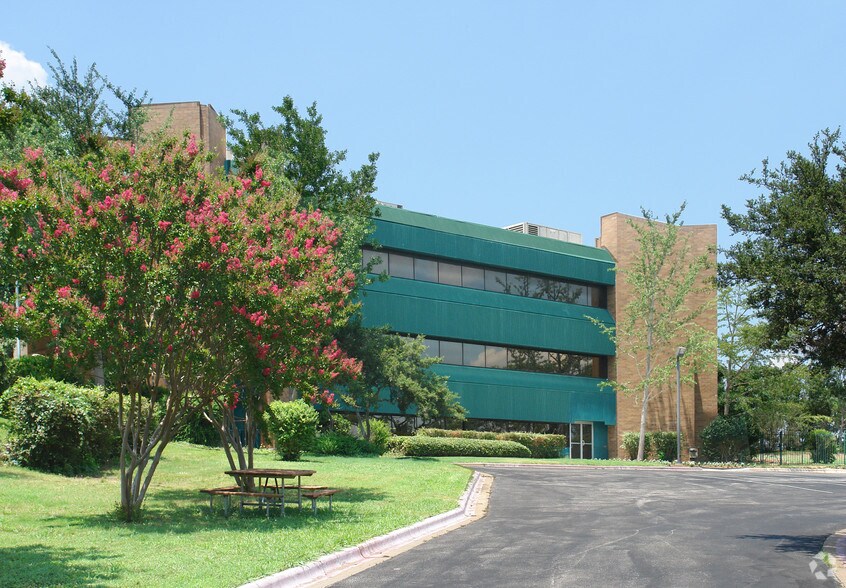 More Photos Of 220 Foremost Dr, Austin Schools For Lease