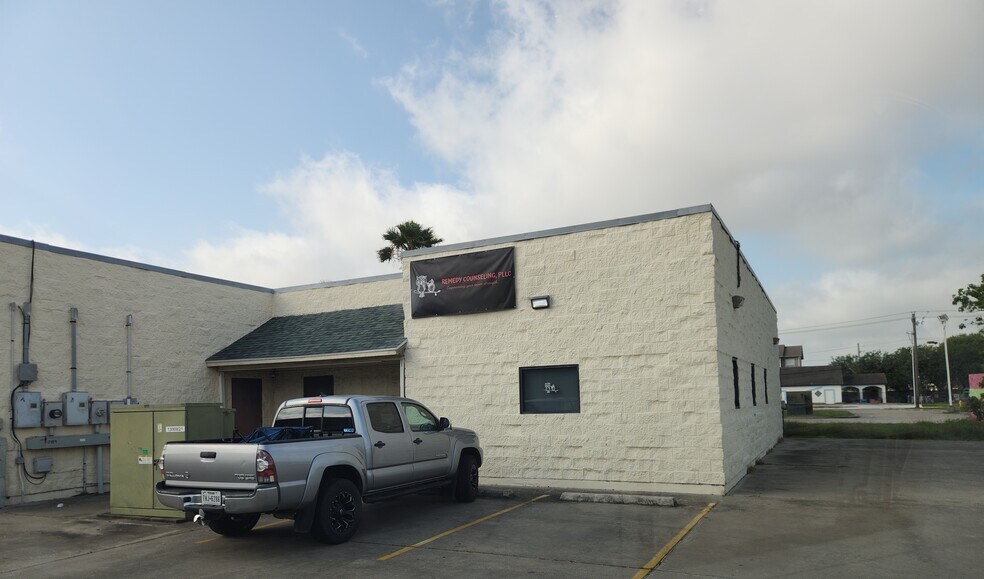More Photos Of 7109 S Staples St, Corpus Christi General Retail For Sale