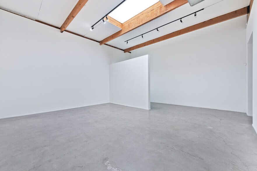 More Photos Of 2685 S La Cienega Blvd, Los Angeles Flex For Lease
