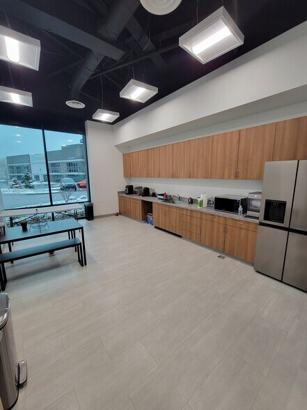 More Photos Of 1971 W 700 N, Lindon Office For Lease