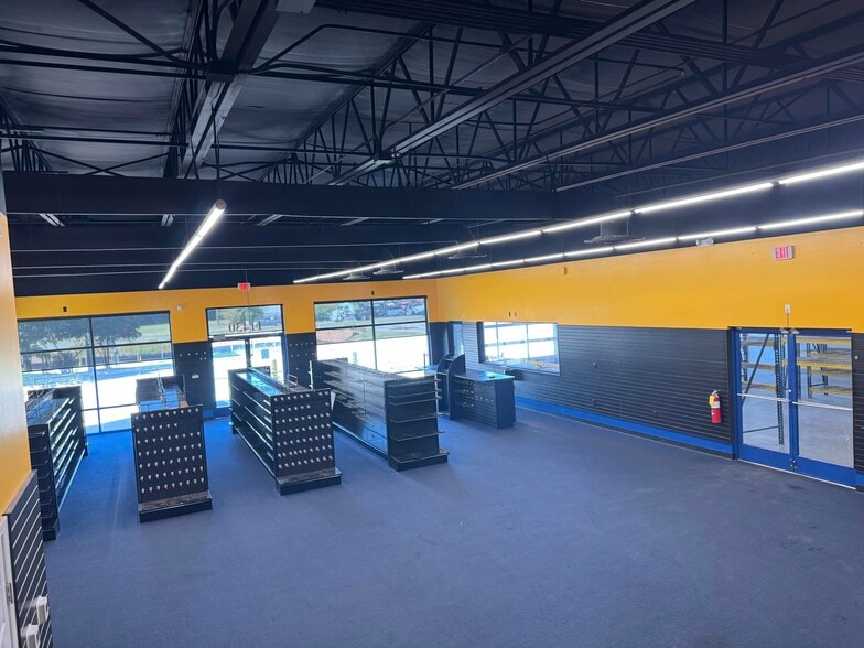 More Photos Of 11430 Tara Blvd, Hampton Freestanding For Lease