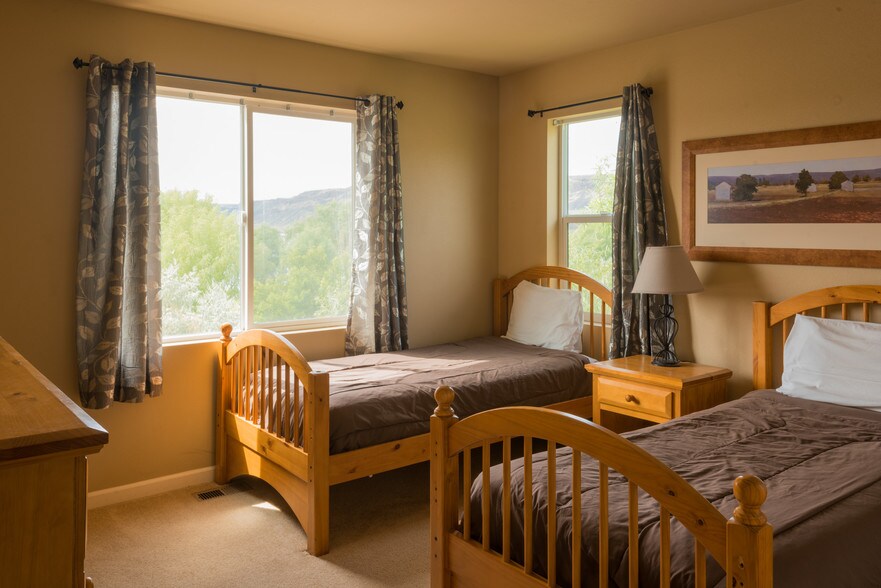 More Photos Of 57662 N Hwy 155 N, Electric City Hotel For Sale