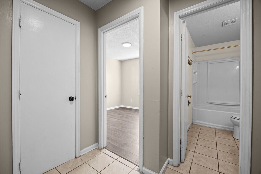 More Photos Of 2821 Club Plaza Rd, Raleigh Apartments For Sale