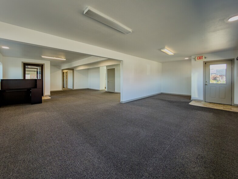 More Photos Of 125 Baltimore Ave SE, Bandon General Retail For Sale