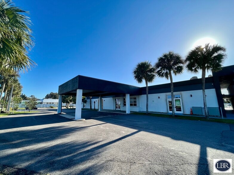 More Photos Of 4700 Dixie Hwy NE, Palm Bay General Retail For Lease
