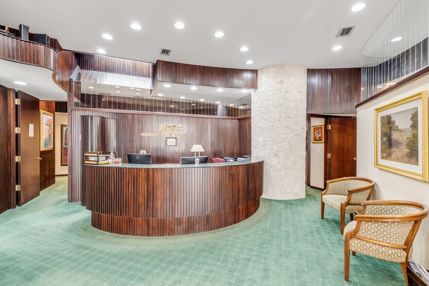 More Photos Of 100-104 Riverside Dr, New Smyrna Beach Office For Sale