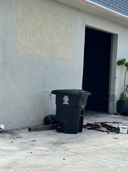 More Photos Of 1562 SE Village Green Dr, Port Saint Lucie Light Manufacturing For Lease
