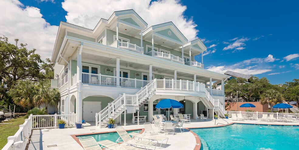 More Photos Of 408 Beach Blvd, Biloxi Freestanding For Sale