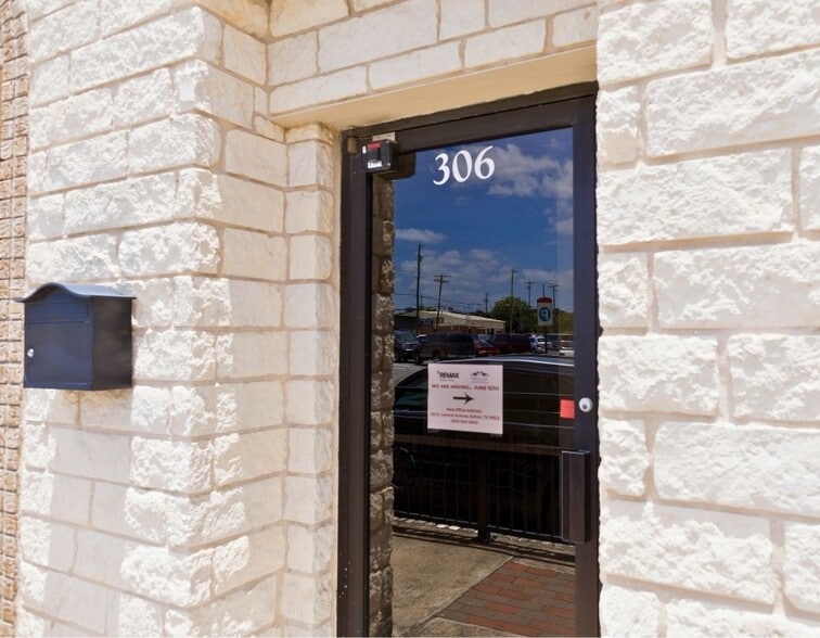 More Photos Of 306 E Central Ave, Belton Storefront Retail Office For Lease