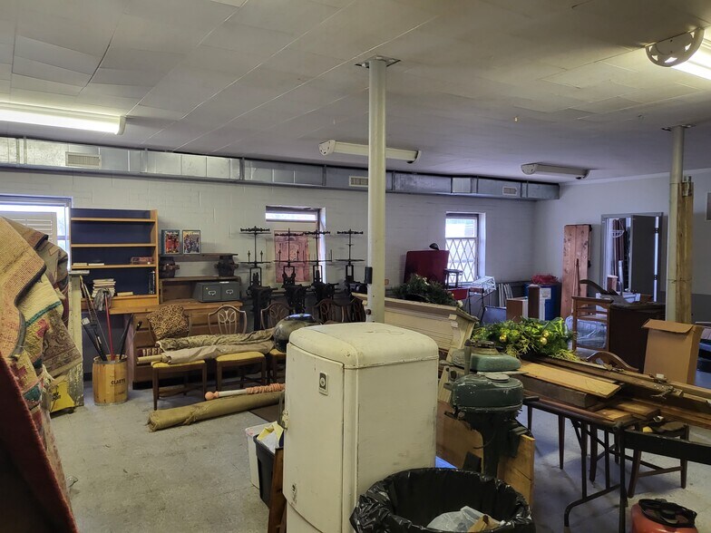 More Photos Of 212 S Broad St, Gastonia General Retail For Sale