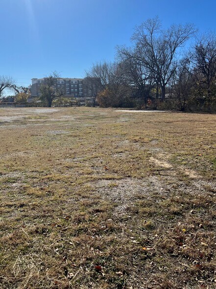 More Photos Of 201 N Kealy St, Lewisville Land For Sale