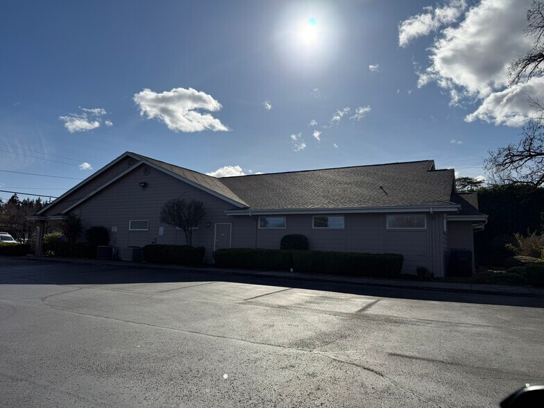 More Photos Of 705 Ewald Ave SE, Salem Medical For Lease