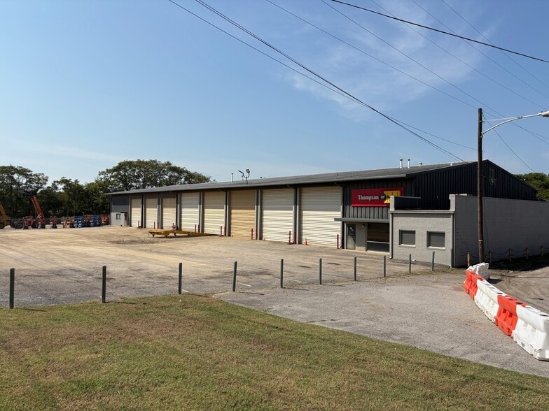 More Photos Of 1333 Foster Ave, Nashville Service For Lease