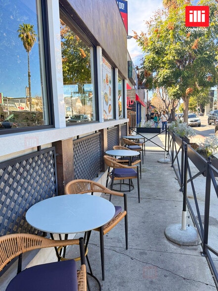 More Photos Of 13702 Ventura Blvd, Sherman Oaks Restaurant For Lease