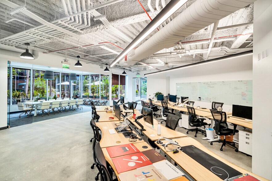 More Photos Of 345 N Maple Dr, Beverly Hills Office For Lease