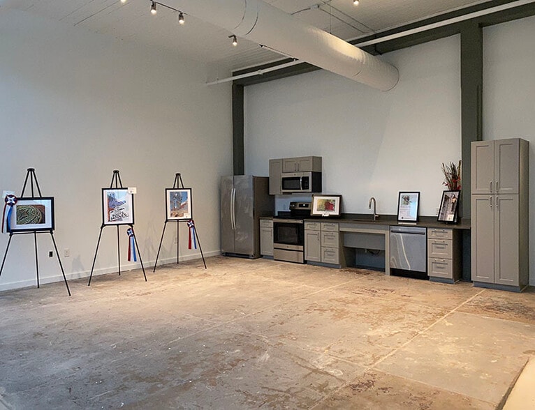 More Photos Of 114 N Main St, Taylor Storefront Retail Office For Lease