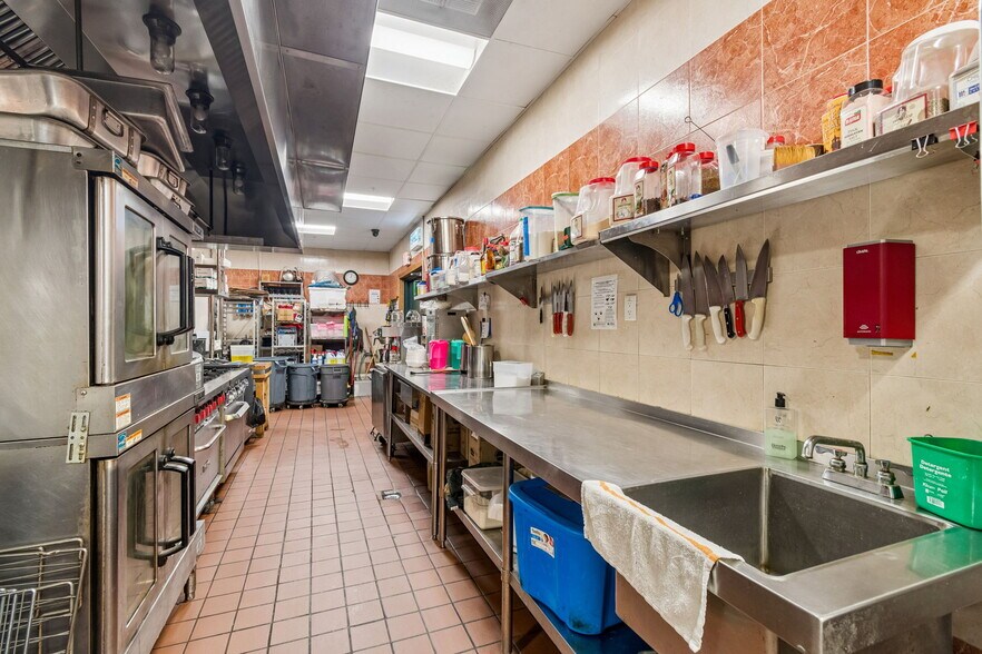 More Photos Of 3007 Commercial Way, Spring Hill Restaurant For Sale