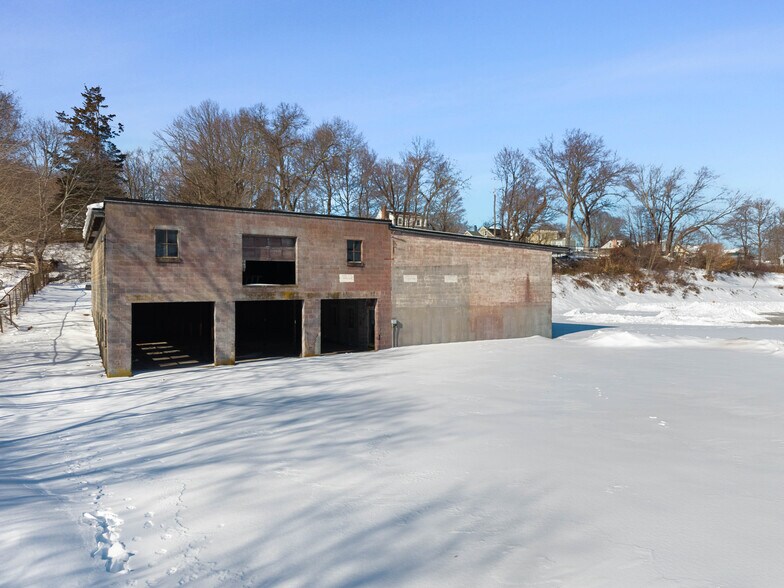 More Photos Of 45 Richards Grove Rd, Quaker Hill Service For Sale