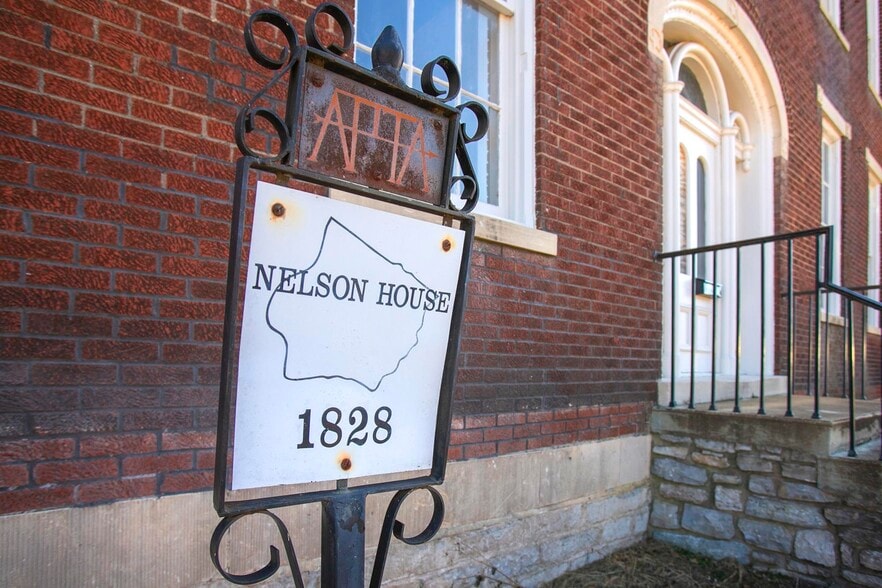 More Photos Of 706 N Main St, Columbia Office Residential For Sale