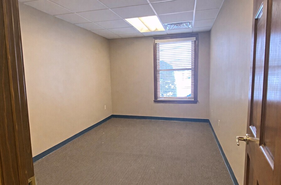 More Photos Of 7 Bedford St, Burlington Office For Lease