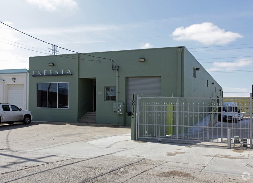 Primary Photo Of 1811 E Levee St, Dallas Distribution For Lease
