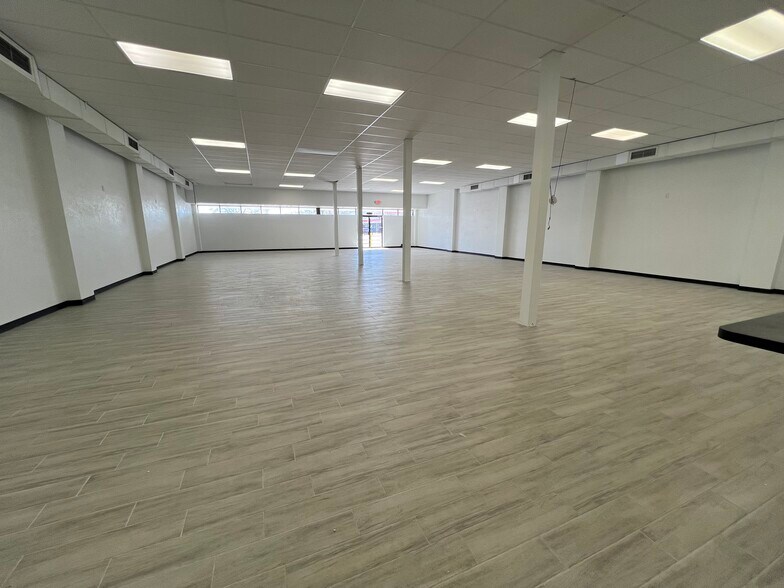 More Photos Of 3435 30th Ave N, Saint Petersburg Freestanding For Lease