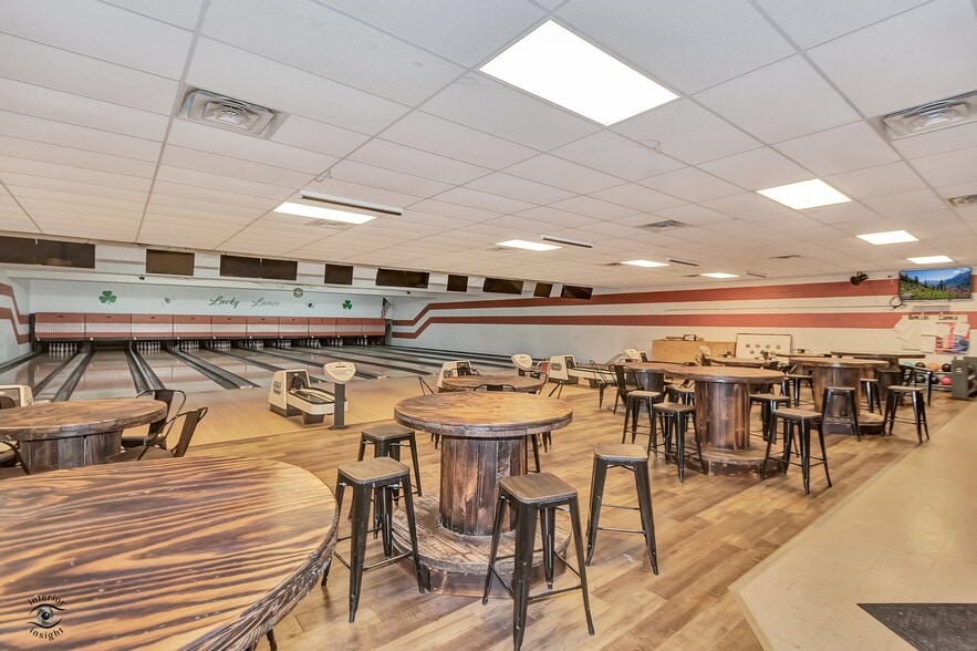 More Photos Of 405 NW Greely Ave, Iroquois Sports And Entertainment For Sale