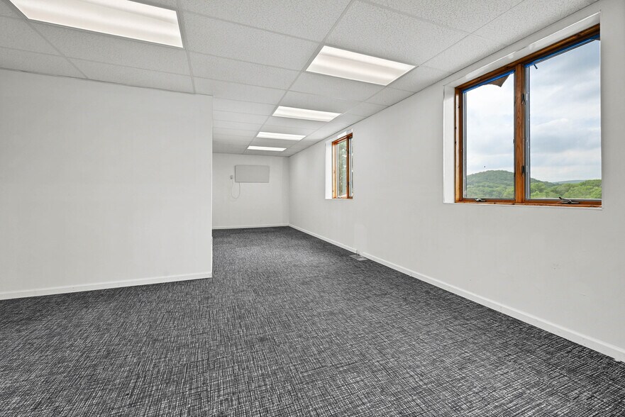 More Photos Of 7 Dunham Dr, New Fairfield Light Manufacturing For Lease