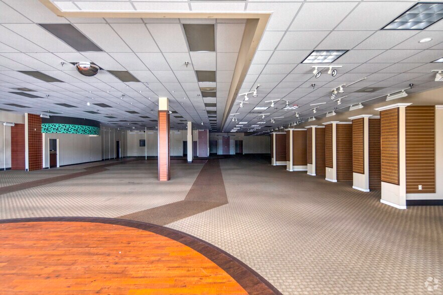 More Photos Of 4400 Bee Ridge Rd, Sarasota Unknown For Lease