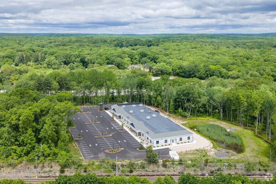 More Photos Of 52 Spencer Plain Road, Old Saybrook Office For Lease
