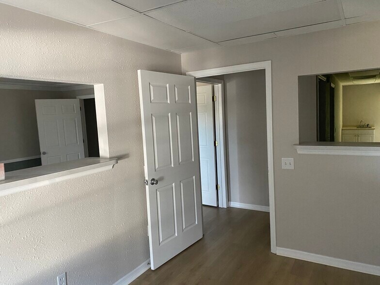 More Photos Of 343 W Central Ave, Lake Wales Office Residential For Lease