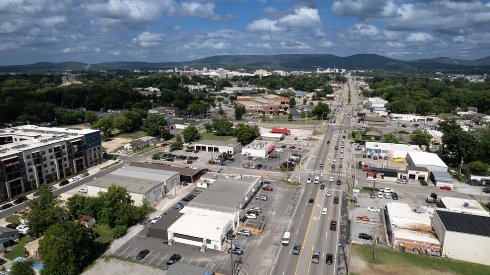 More Photos Of 3300-3306 Governors Dr SW, Huntsville Freestanding For Lease