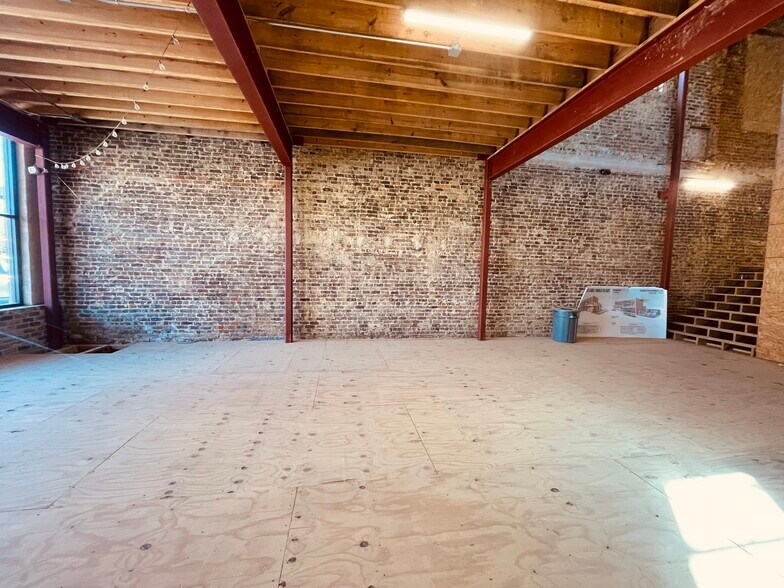 More Photos Of 109 Main Street, Columbiana Office For Lease