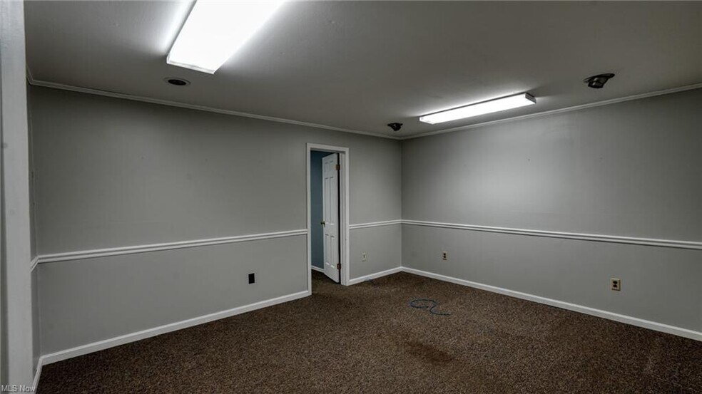 More Photos Of 126 N 9th St, Cambridge Office For Sale