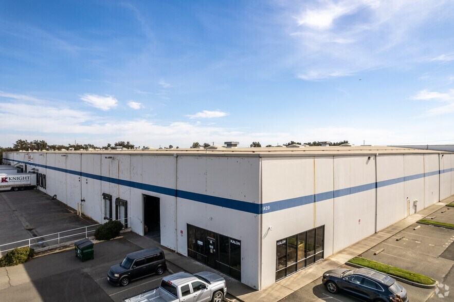 More Photos Of 1429 E Beamer St, Woodland Distribution For Lease