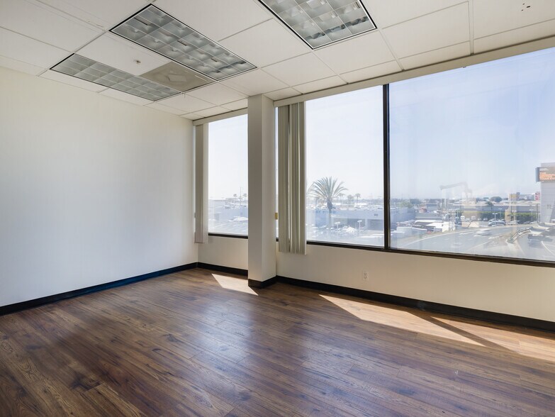 More Photos Of 5155 W Rosecrans Ave, Hawthorne Loft Creative Space For Sale