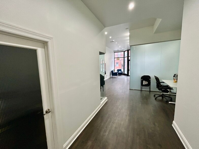 More Photos Of 2117 W Grand Ave, Chicago Light Manufacturing For Lease
