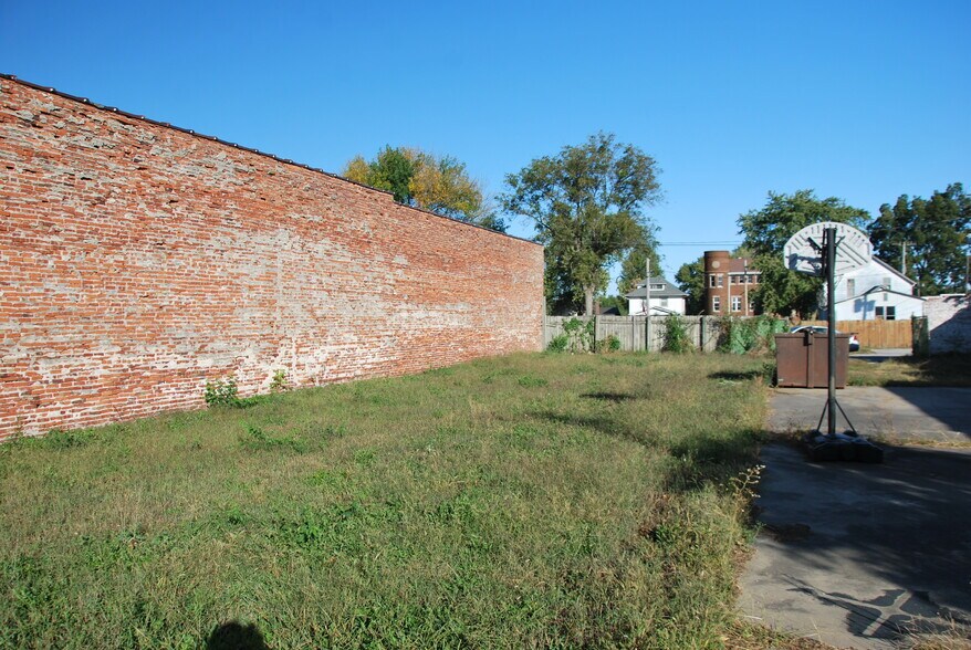 More Photos Of 116 W Maple St, Slater Restaurant For Sale