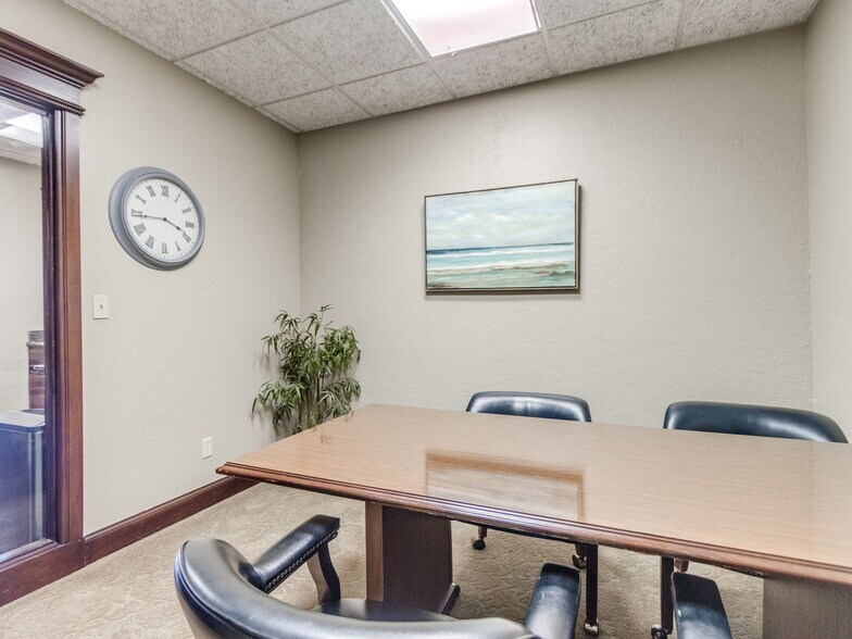 More Photos Of 2425 Wilcox Dr, Norman Office For Sale