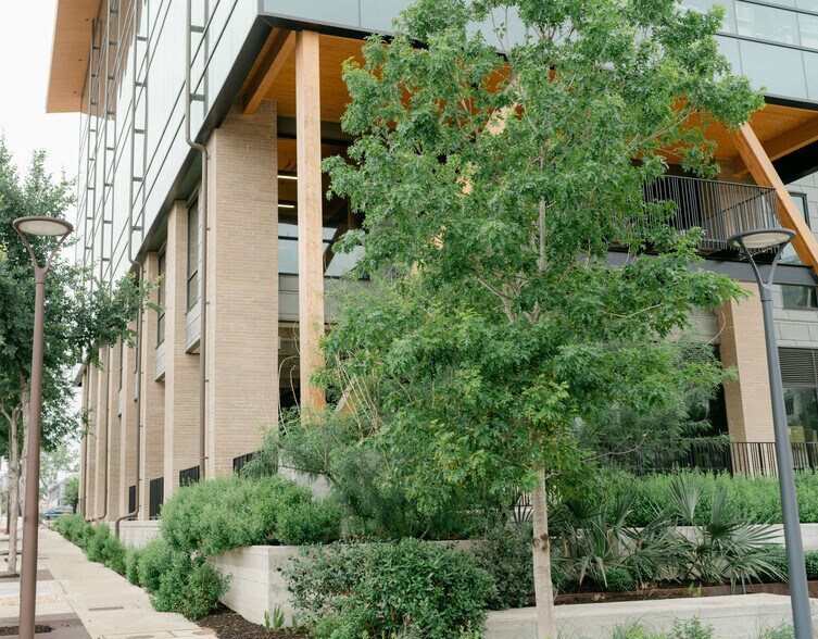 More Photos Of 711 Broadway St, San Antonio Office For Lease