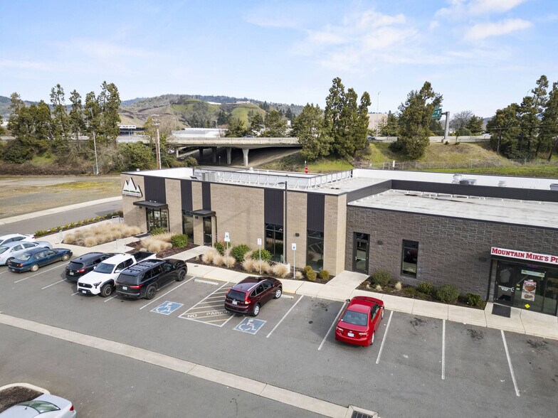 More Photos Of 722 W Harvard Ave, Roseburg Storefront Retail Office For Sale