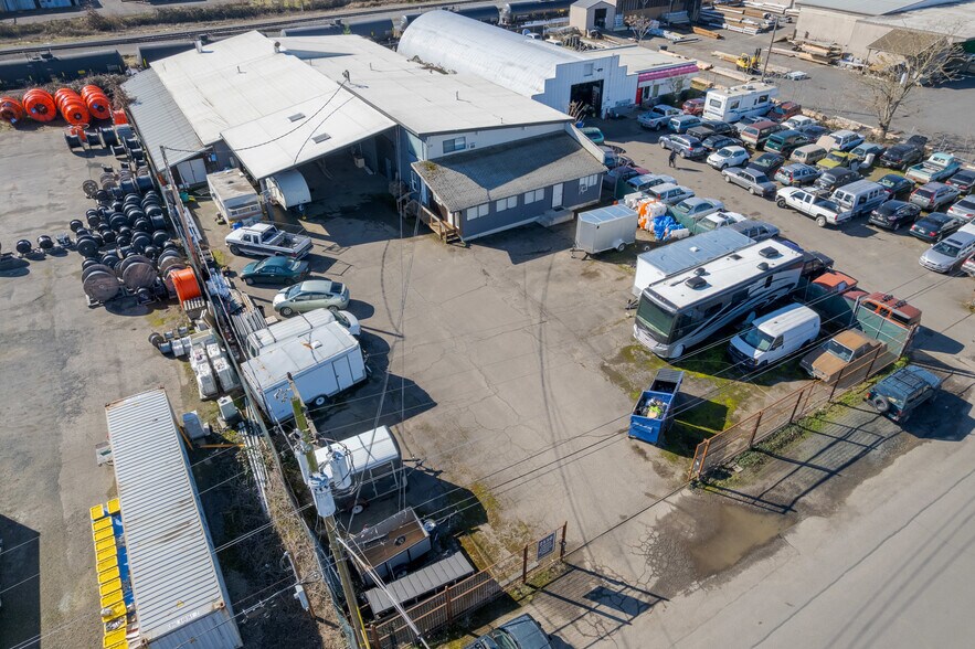 More Photos Of 2150 Cross St, Eugene Service For Sale